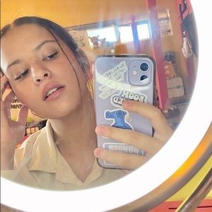 Meet your Posher, Mia